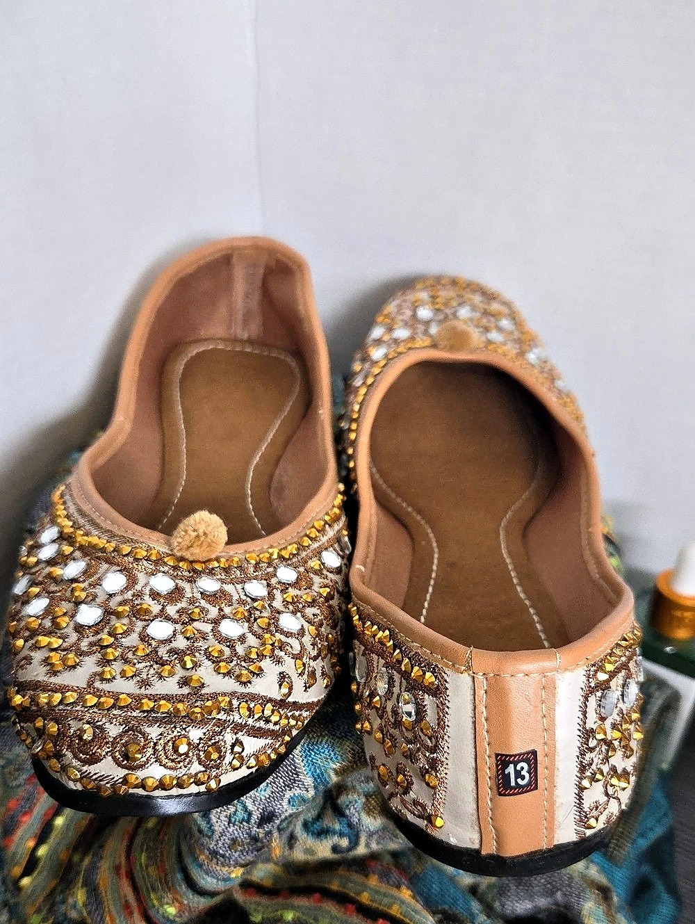Traditional beige and gold Punjabi juttis Like New